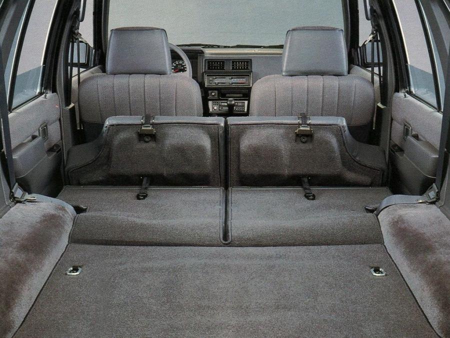  Nissan Pathfinder 4-Door 1990 года  (фото 3 из 8)